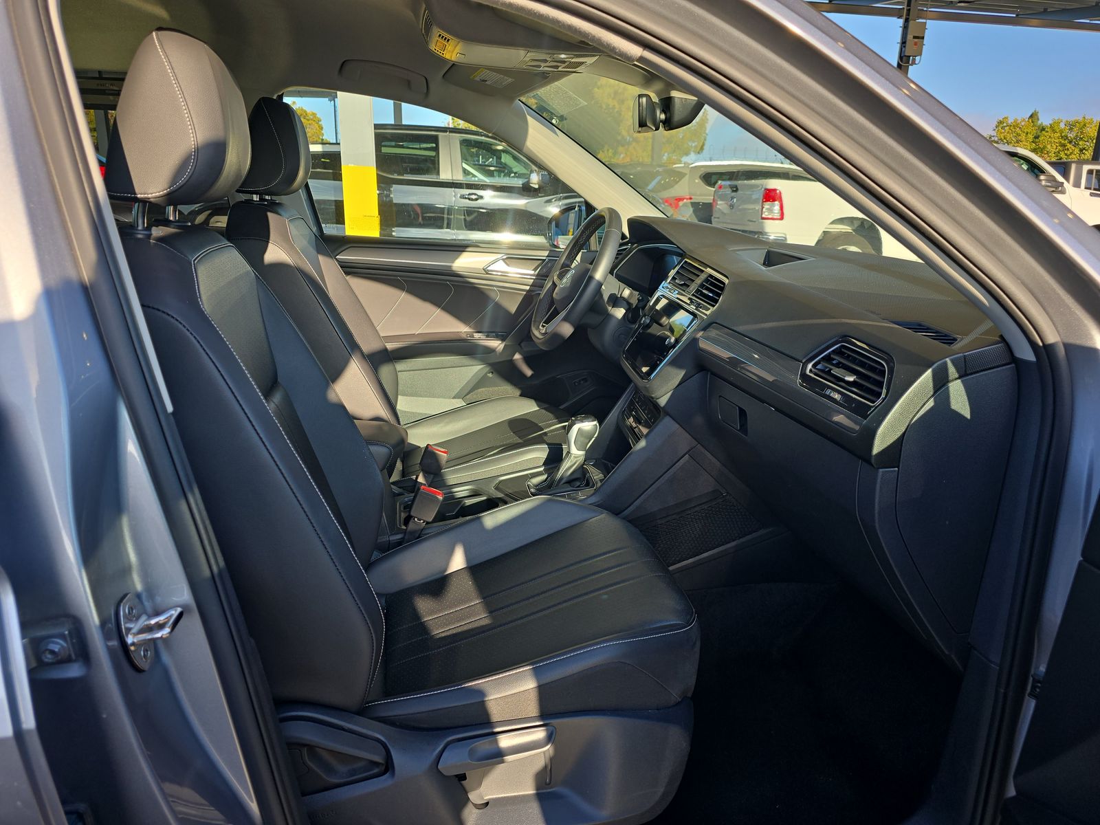 2024 Volkswagen Tiguan 2.0T SE FWD