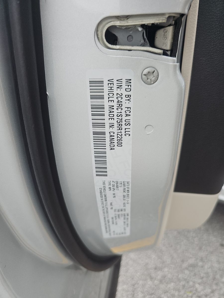 2024 Chrysler Pacifica Hybrid Select FWD