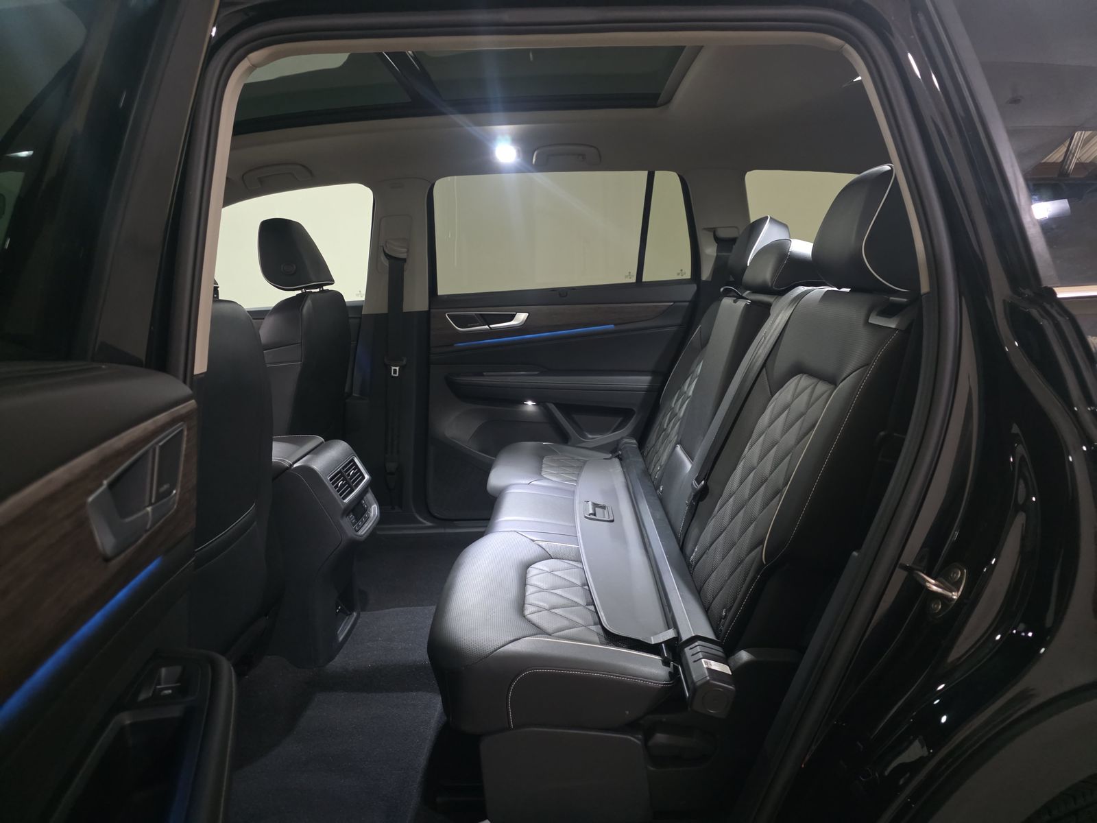 2024 Volkswagen Atlas 2.0T SEL Premium R-Line AWD