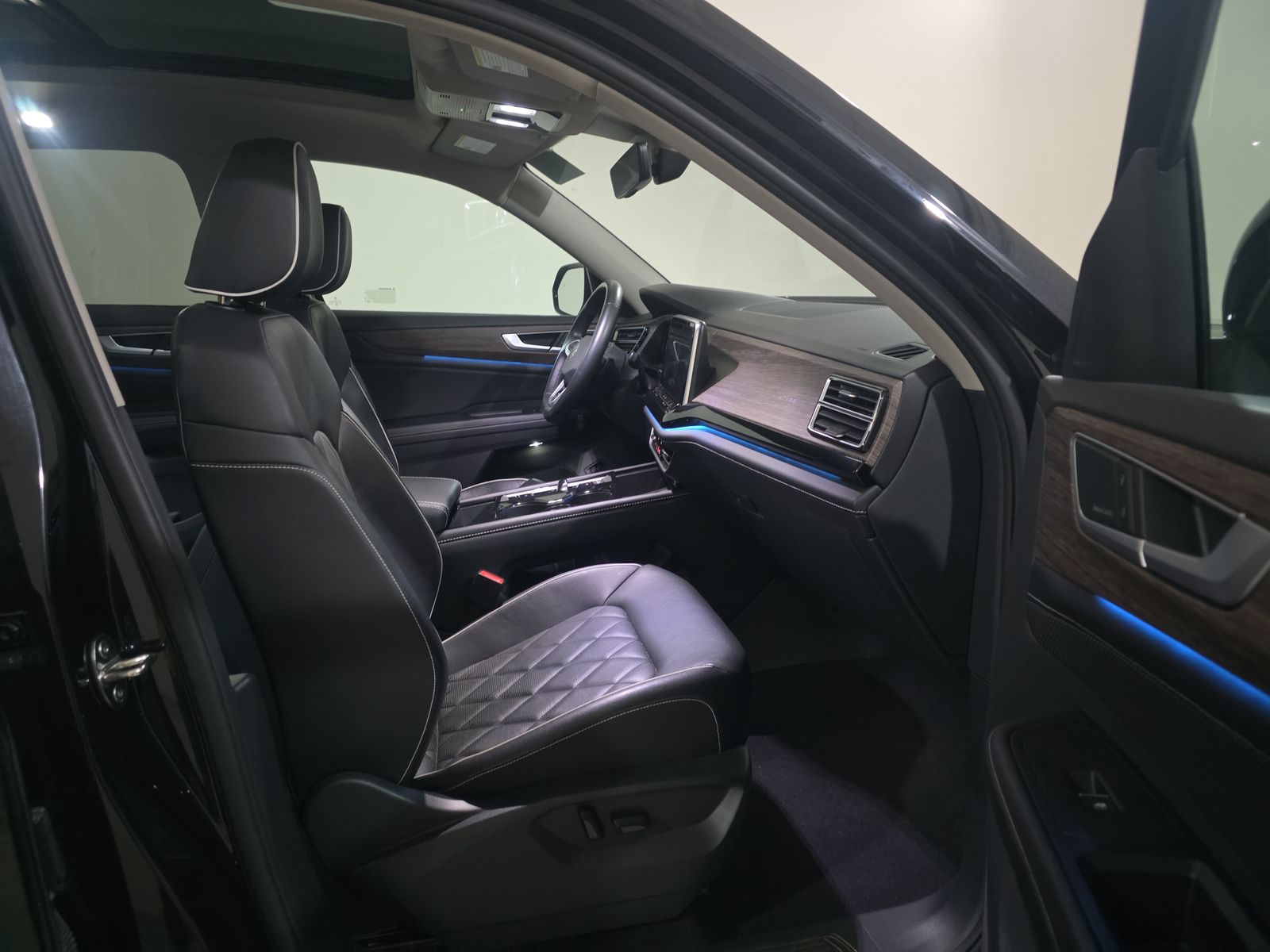 2024 Volkswagen Atlas 2.0T SEL Premium R-Line AWD