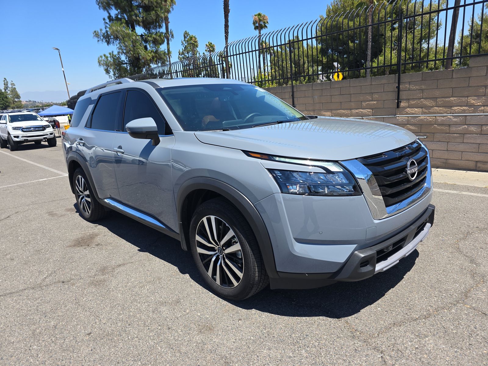 2025 Nissan Pathfinder Platinum AWD