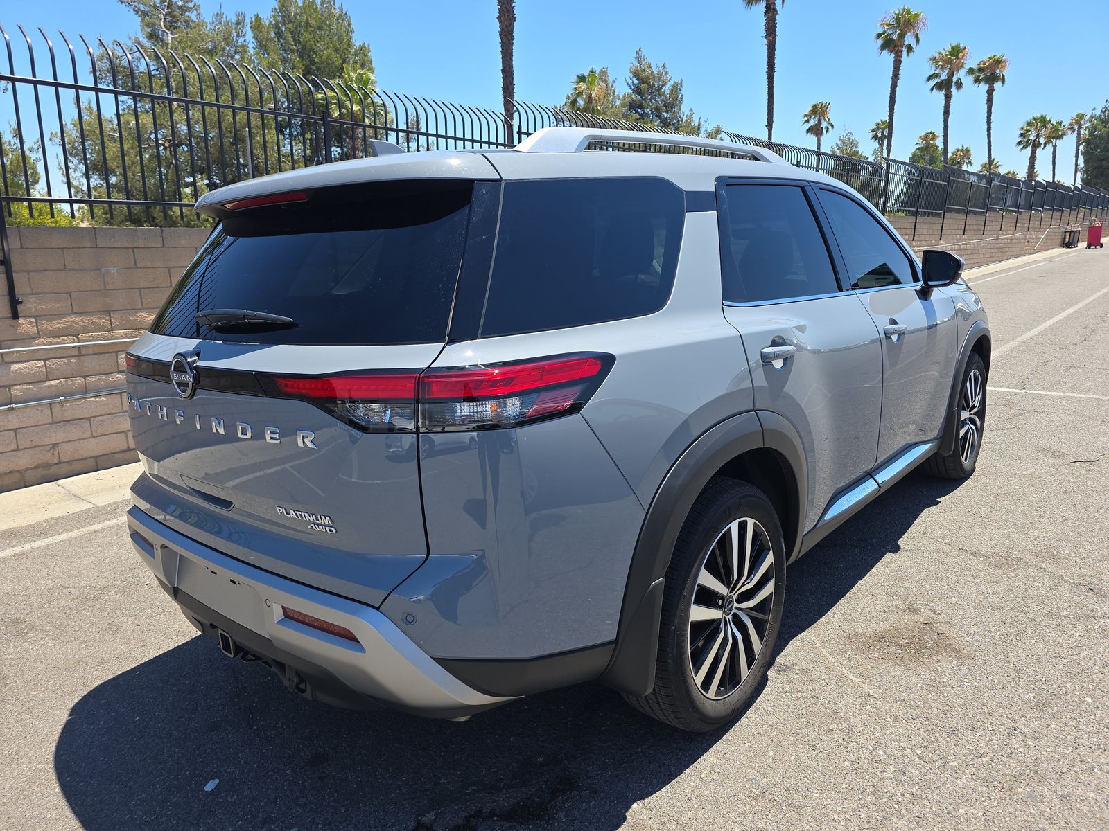 2025 Nissan Pathfinder Platinum AWD