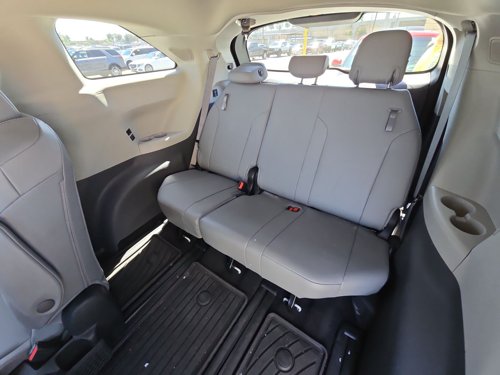 2022 Toyota Sienna XLE FWD