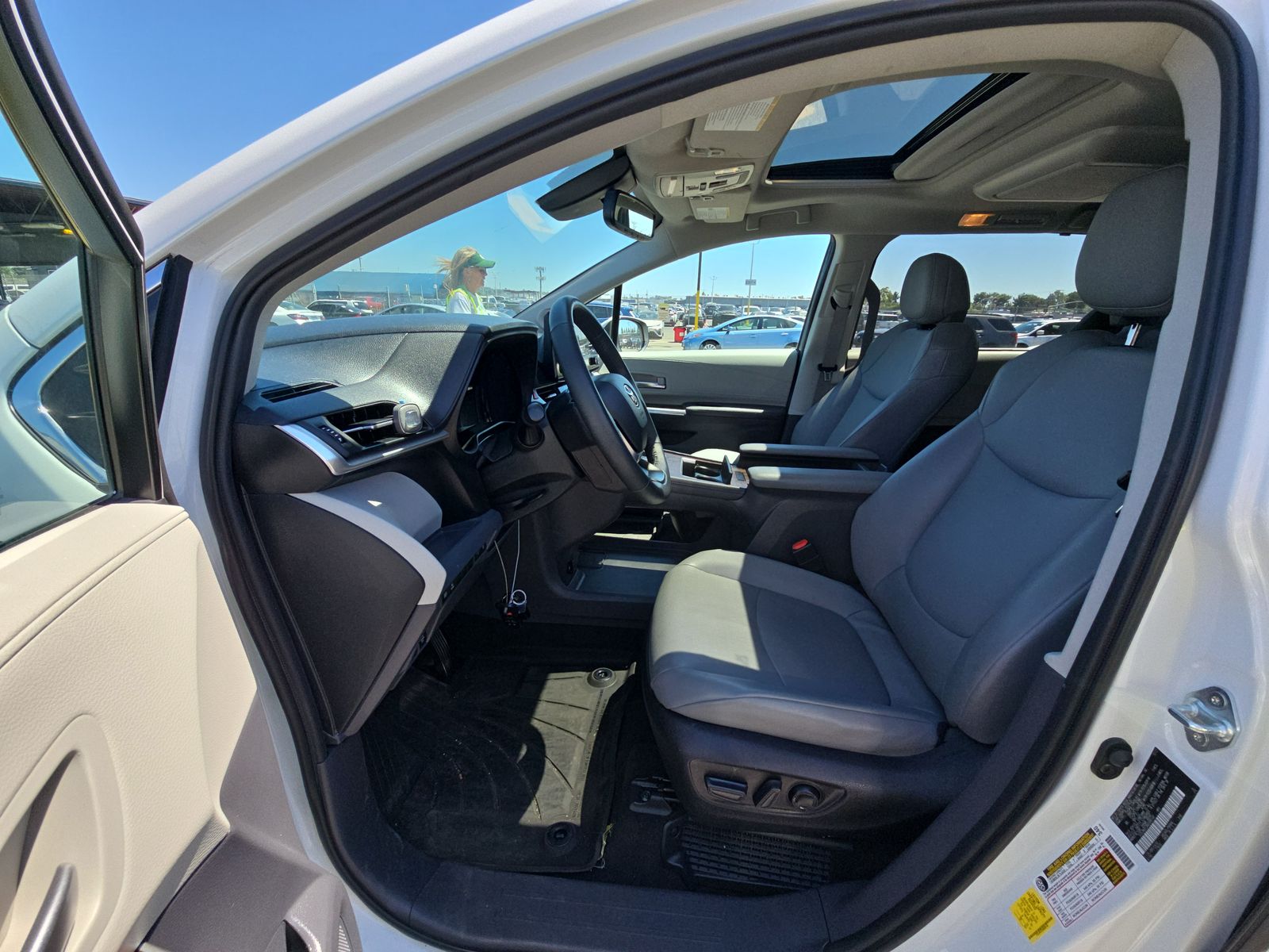 2022 Toyota Sienna XLE FWD