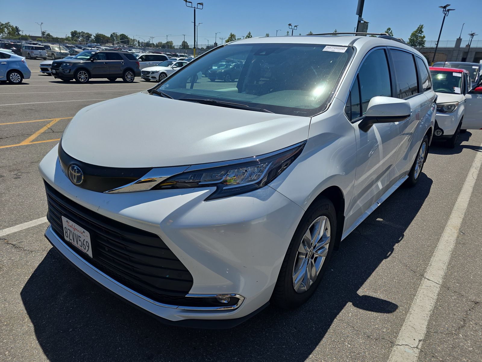 2022 Toyota Sienna XLE FWD