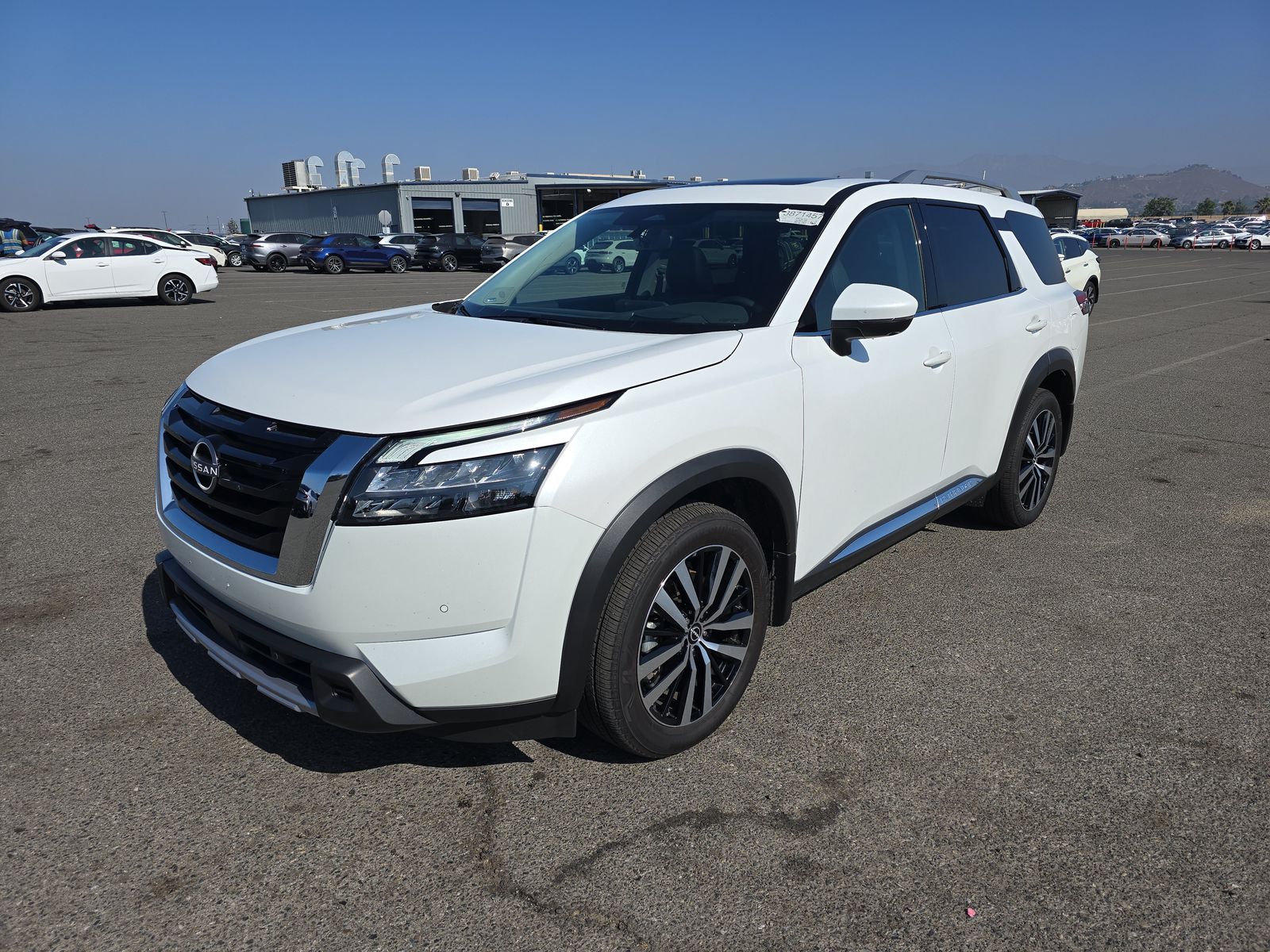 2025 Nissan Pathfinder Platinum AWD