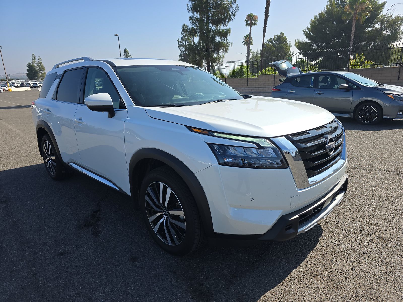 2025 Nissan Pathfinder Platinum AWD