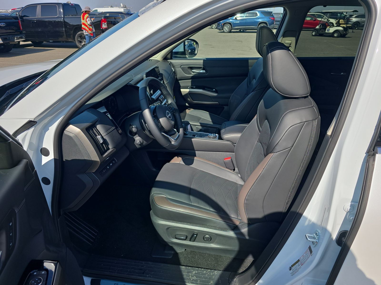 2025 Nissan Pathfinder Platinum AWD