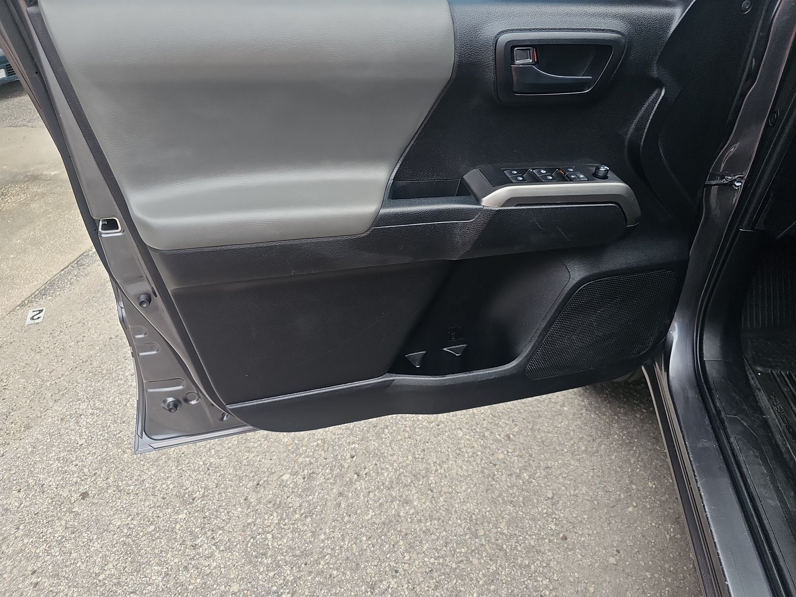 2022 Toyota Tacoma SR5 RWD