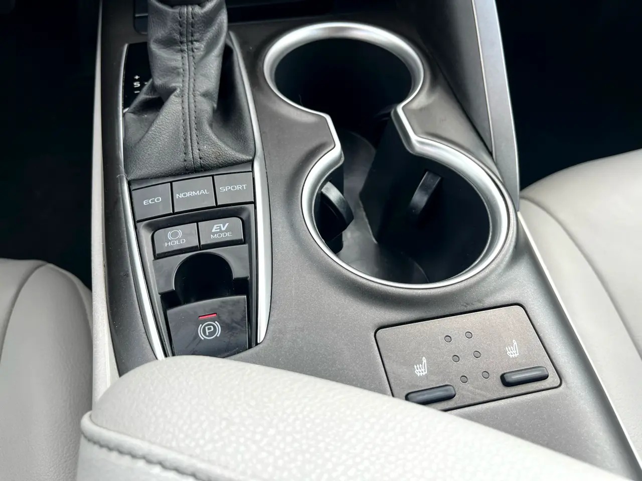 2023 Toyota Camry Hybrid XLE FWD