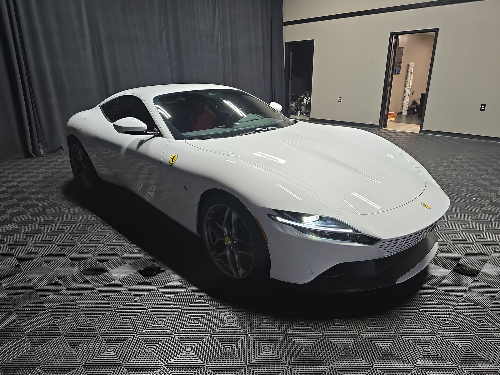 2023 Ferrari Roma Base RWD