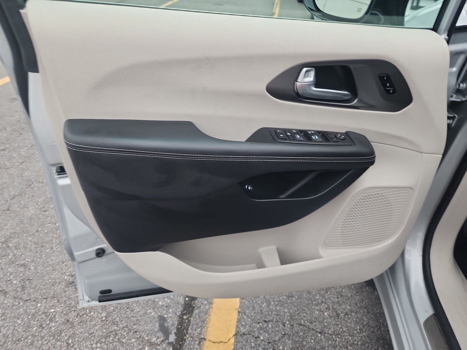 2024 Chrysler Pacifica Hybrid Select FWD