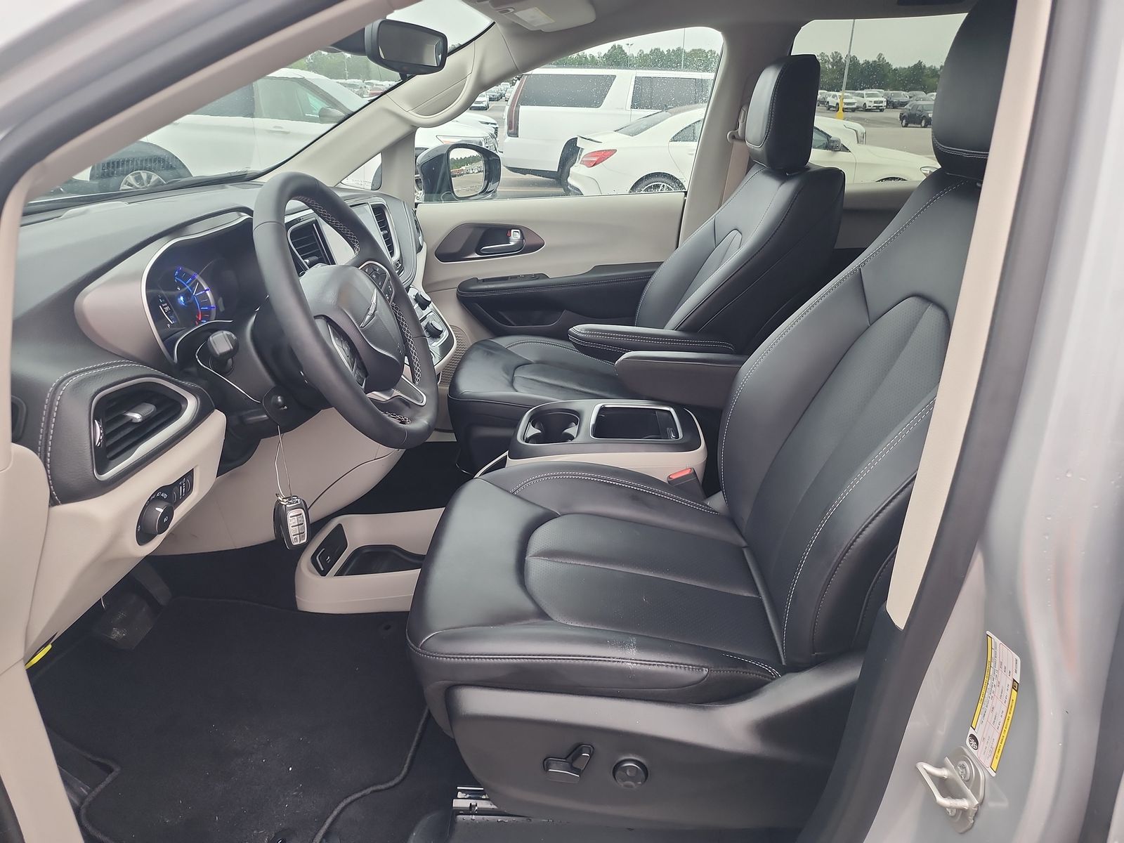 2024 Chrysler Pacifica Hybrid Select FWD