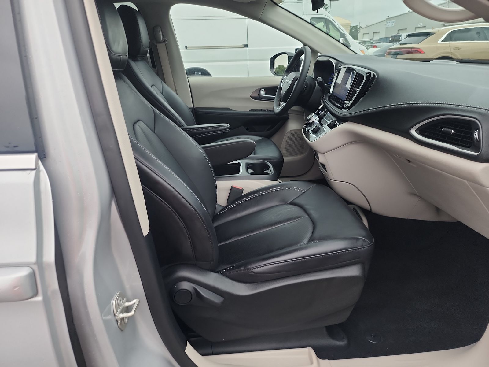 2024 Chrysler Pacifica Hybrid Select FWD