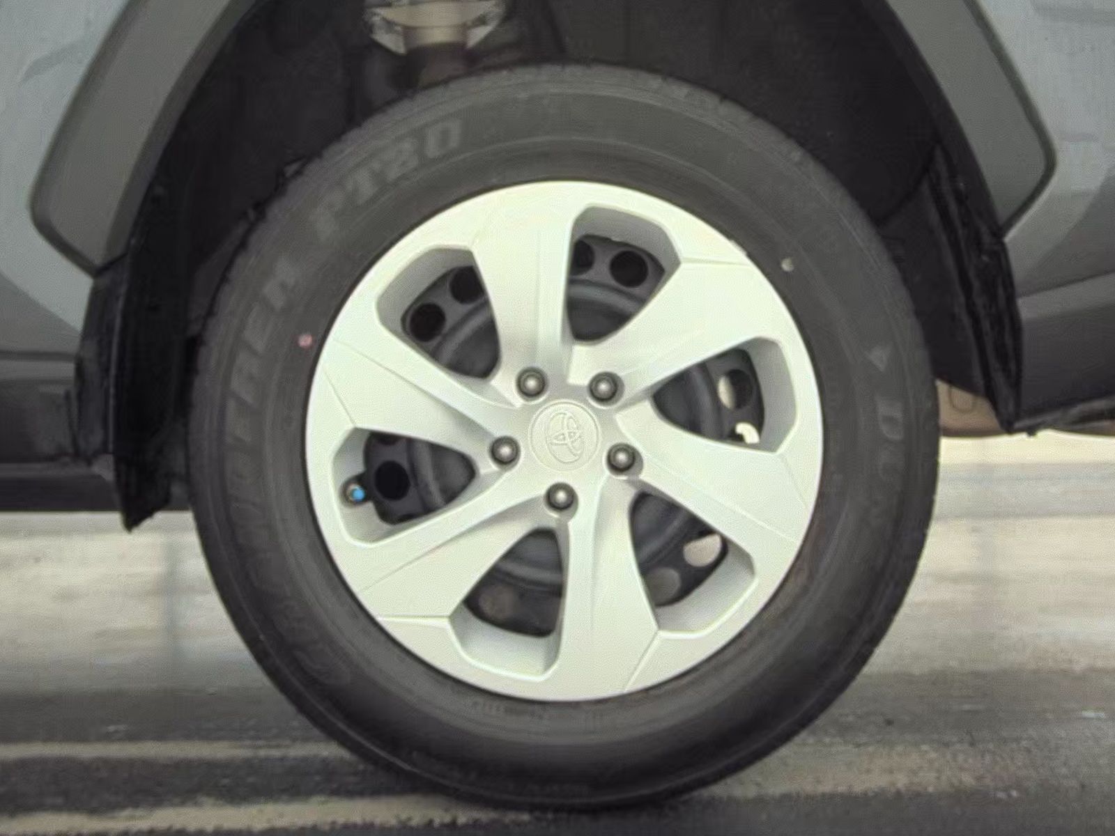 2023 Toyota RAV4 LE FWD