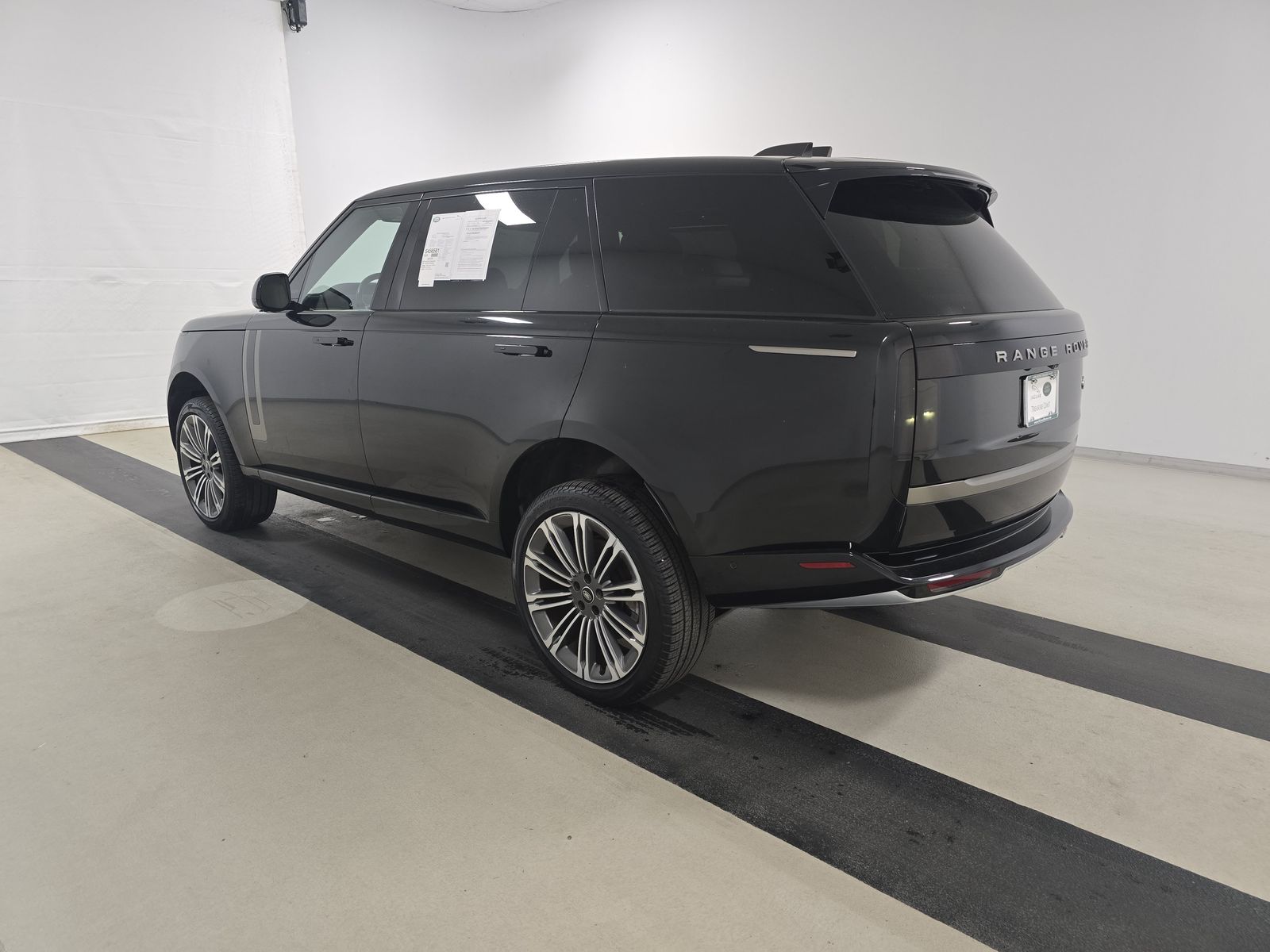 2023 Land Rover Range Rover SE LWB AWD