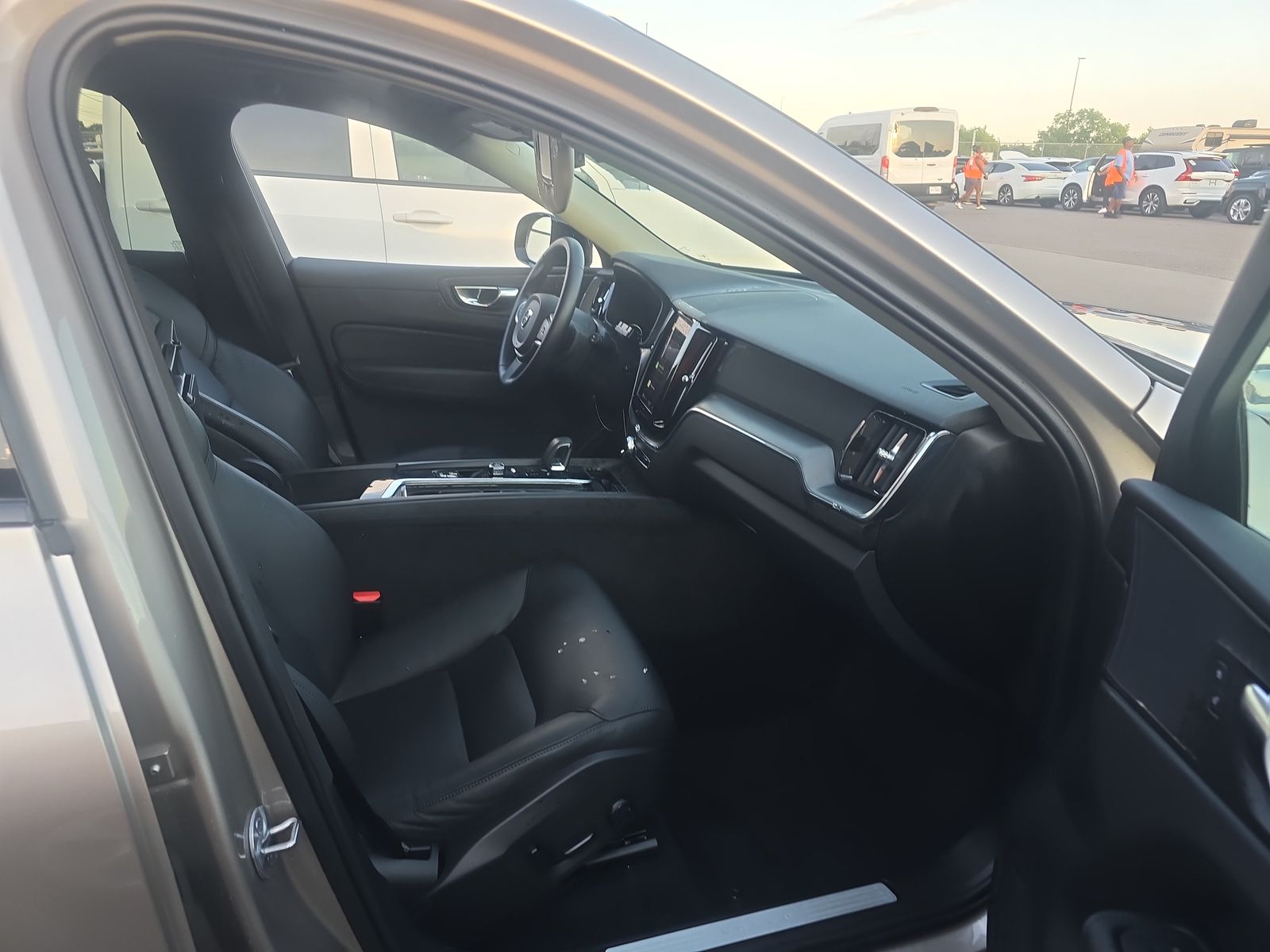 2025 Volvo XC60 B5 Core AWD