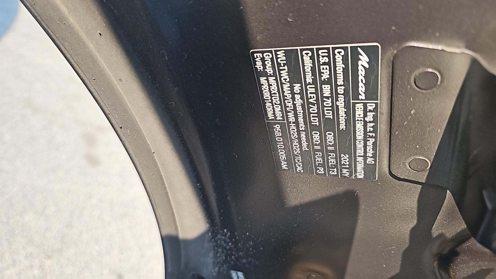 2021 Porsche Macan Base AWD