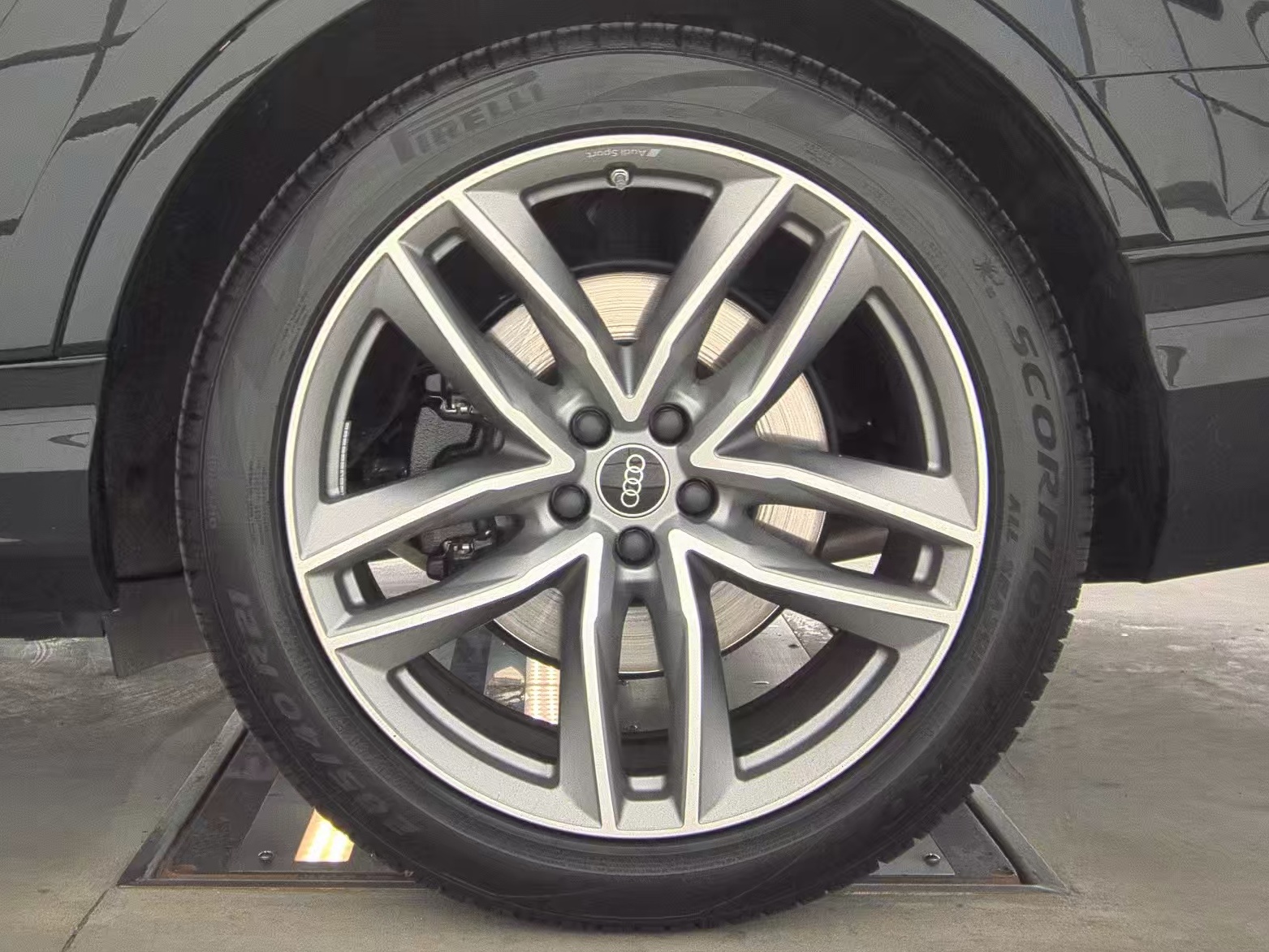 2025 Audi SQ7 Premium Plus AWD