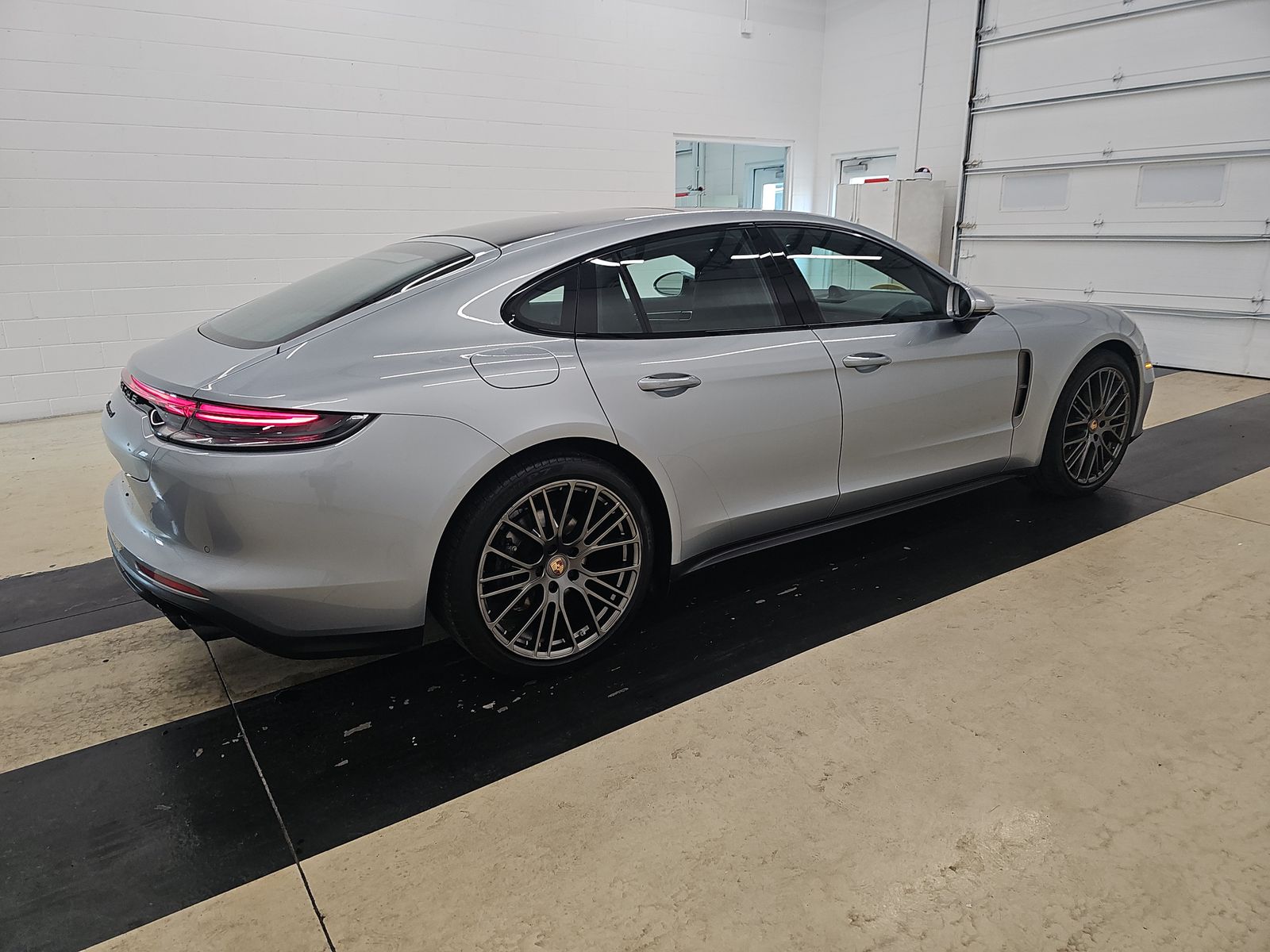 2022 Porsche Panamera 4 Platinum Edition AWD