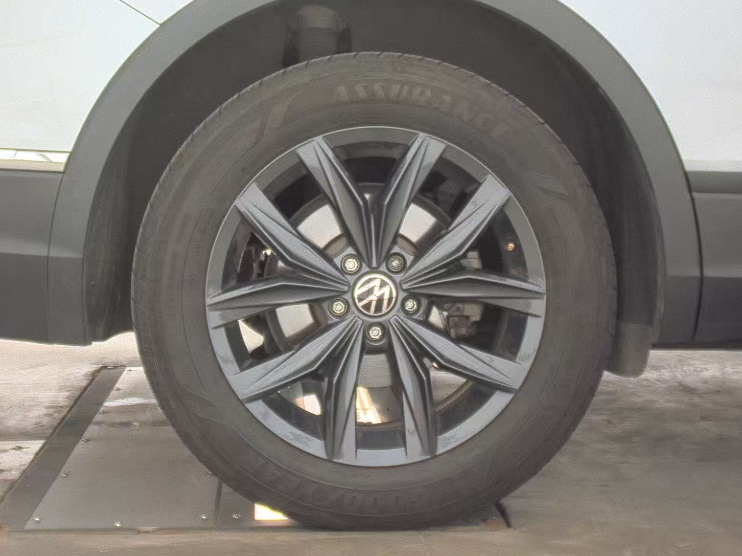 2024 Volkswagen Tiguan 2.0T SE FWD