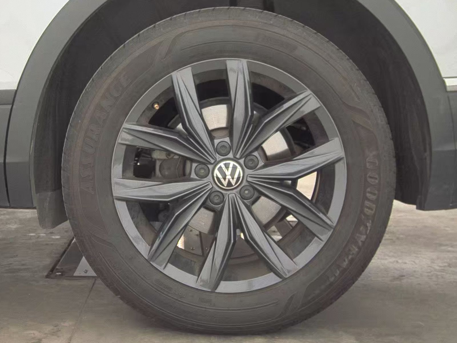 2024 Volkswagen Tiguan 2.0T SE FWD