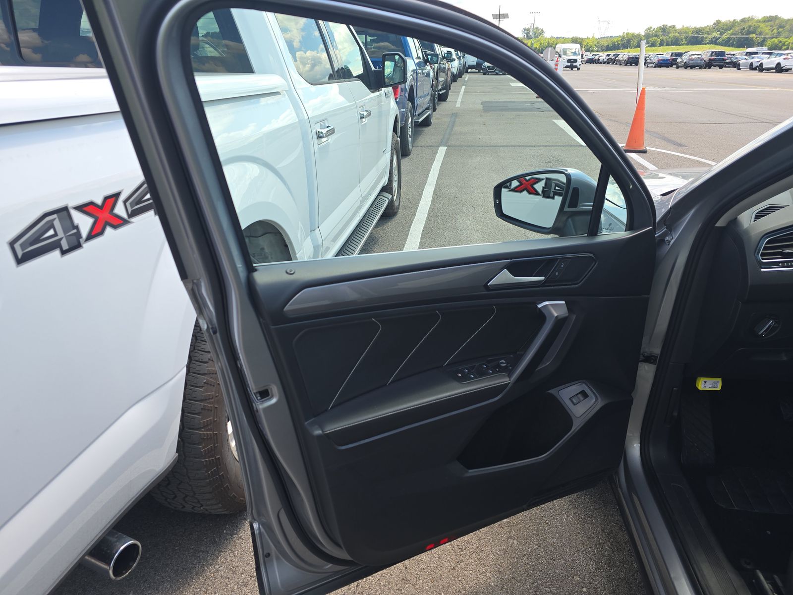 2024 Volkswagen Tiguan 2.0T SE FWD