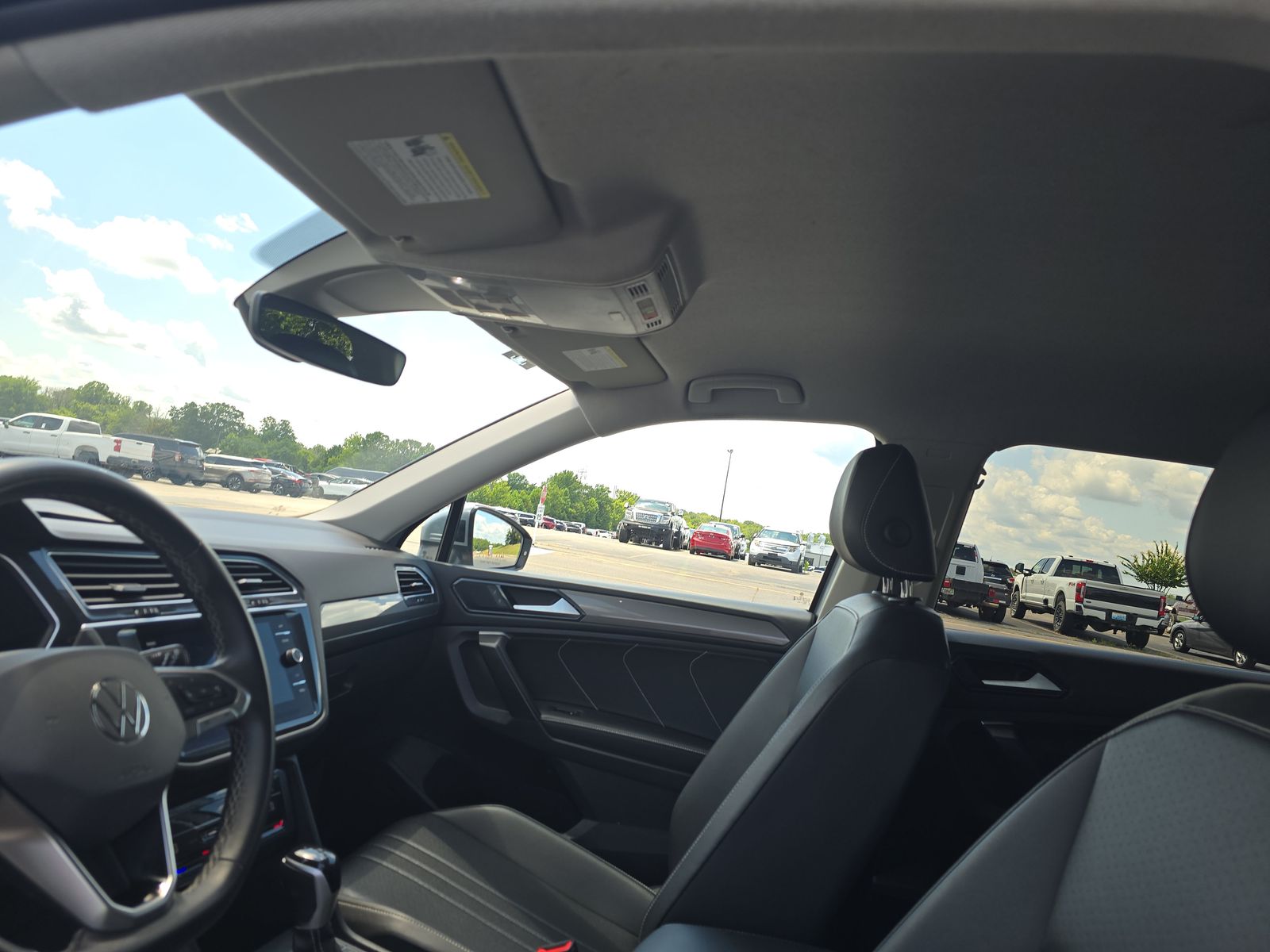 2024 Volkswagen Tiguan 2.0T SE FWD