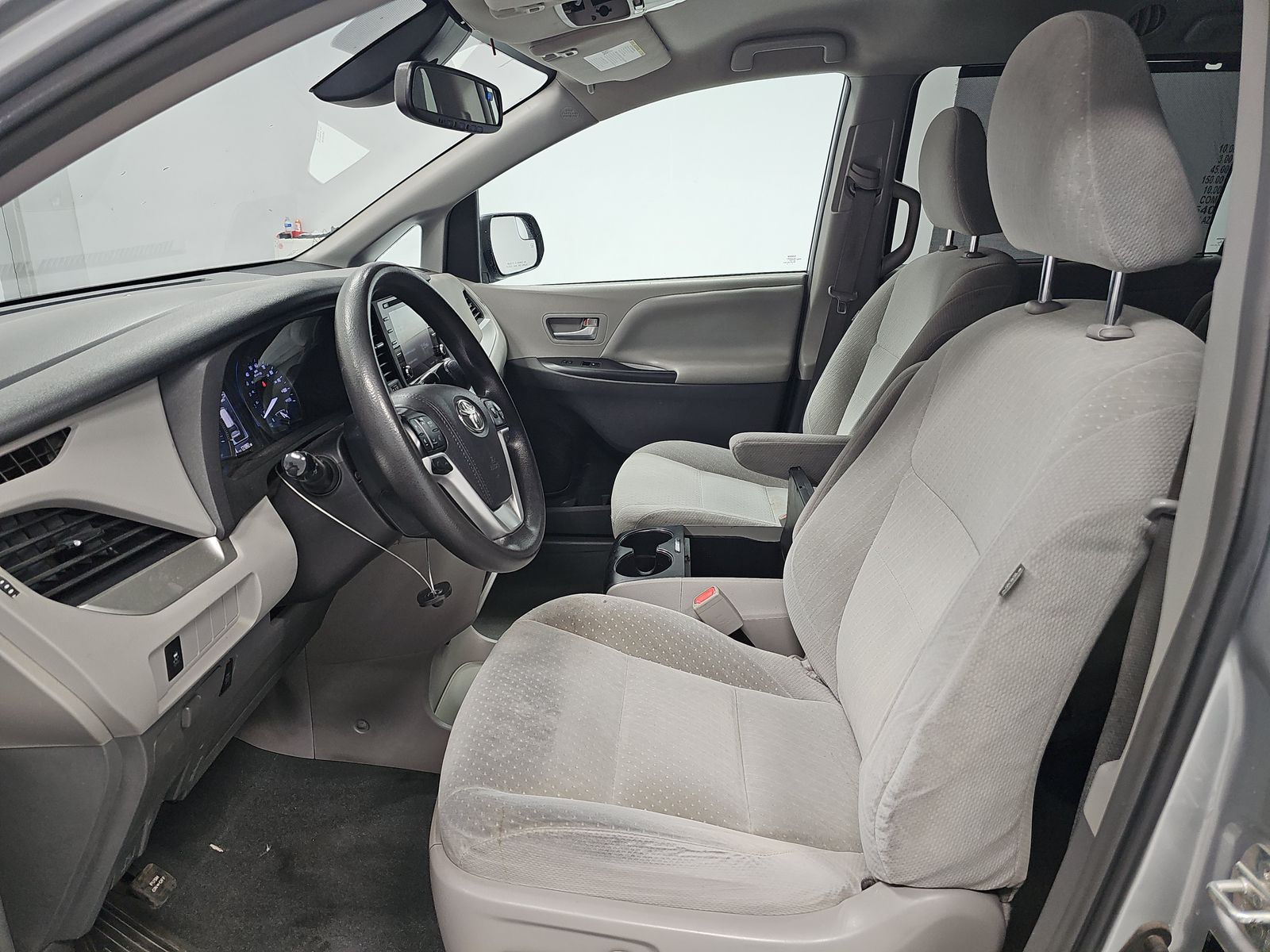 2019 Toyota Sienna LE FWD