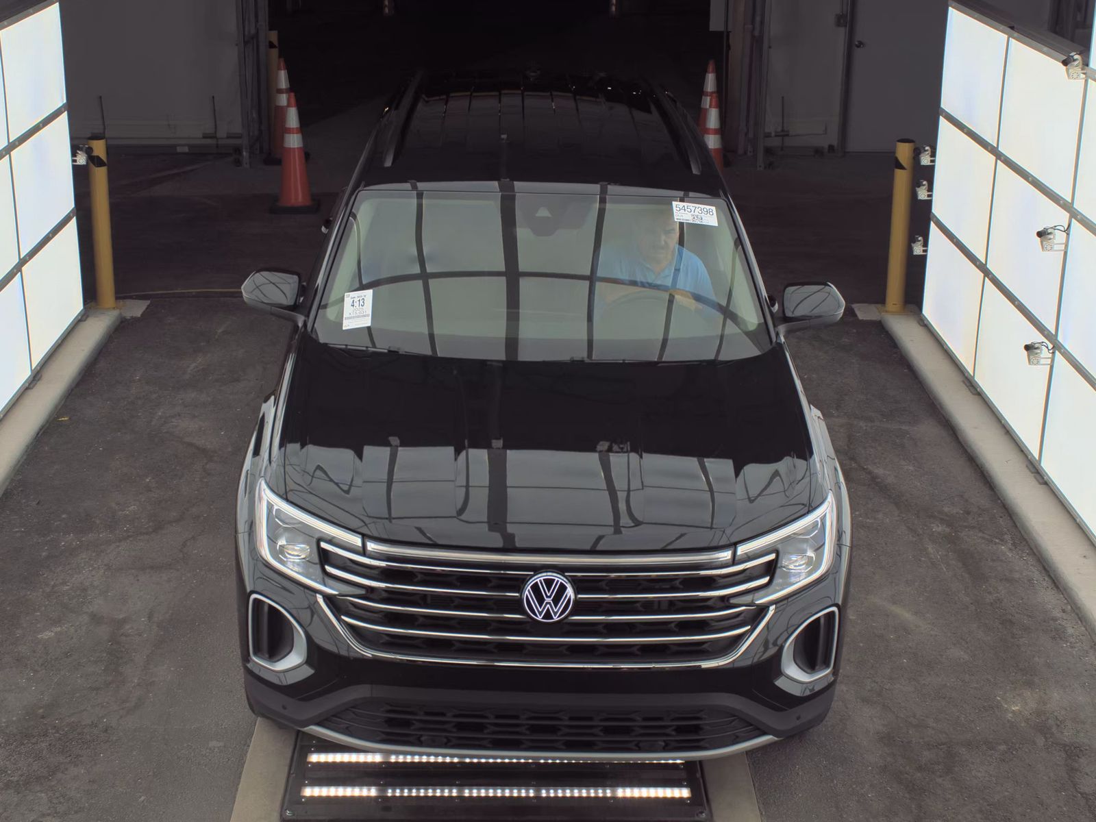 2025 Volkswagen Atlas 2.0T SE FWD