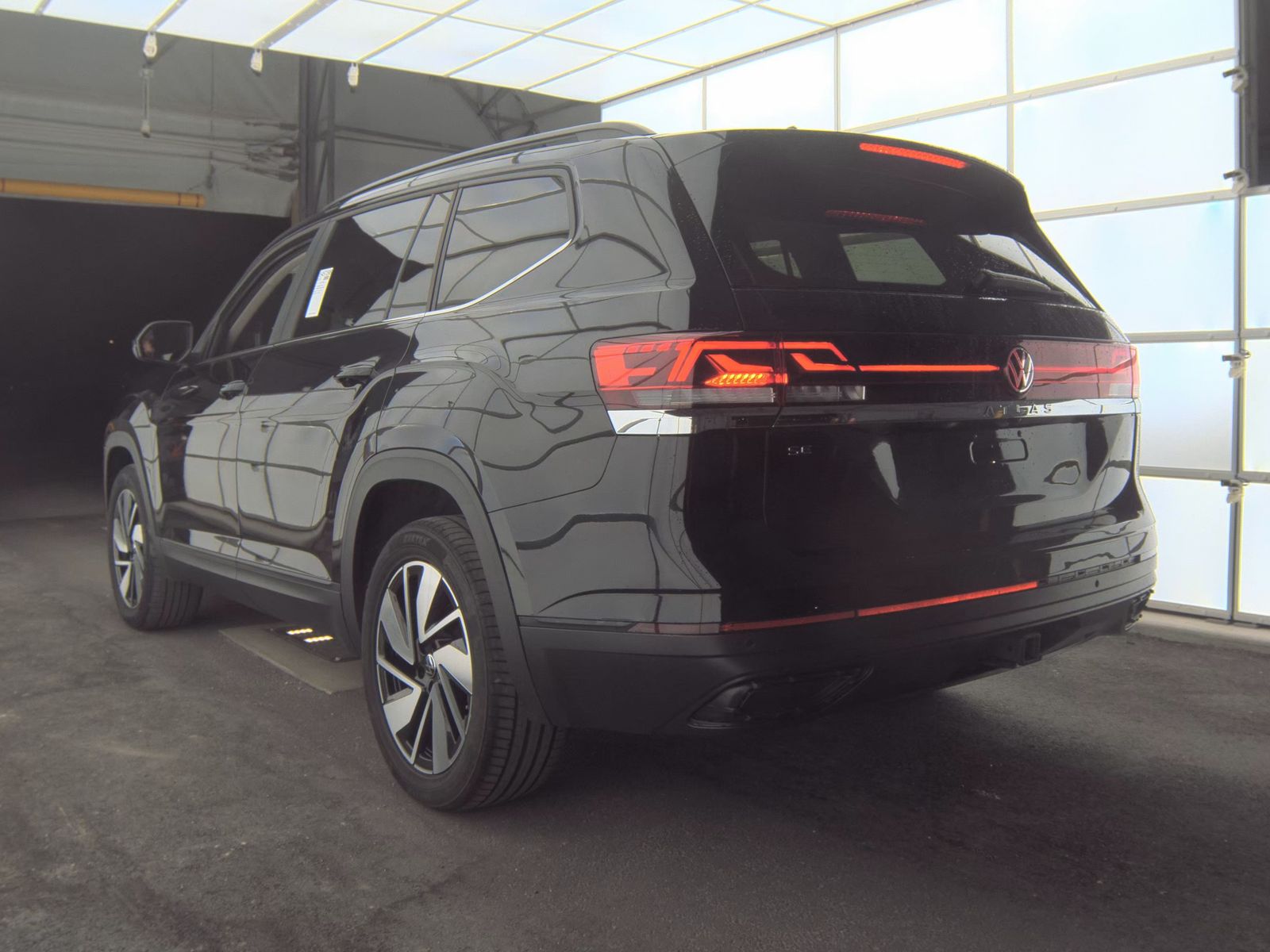 2025 Volkswagen Atlas 2.0T SE FWD