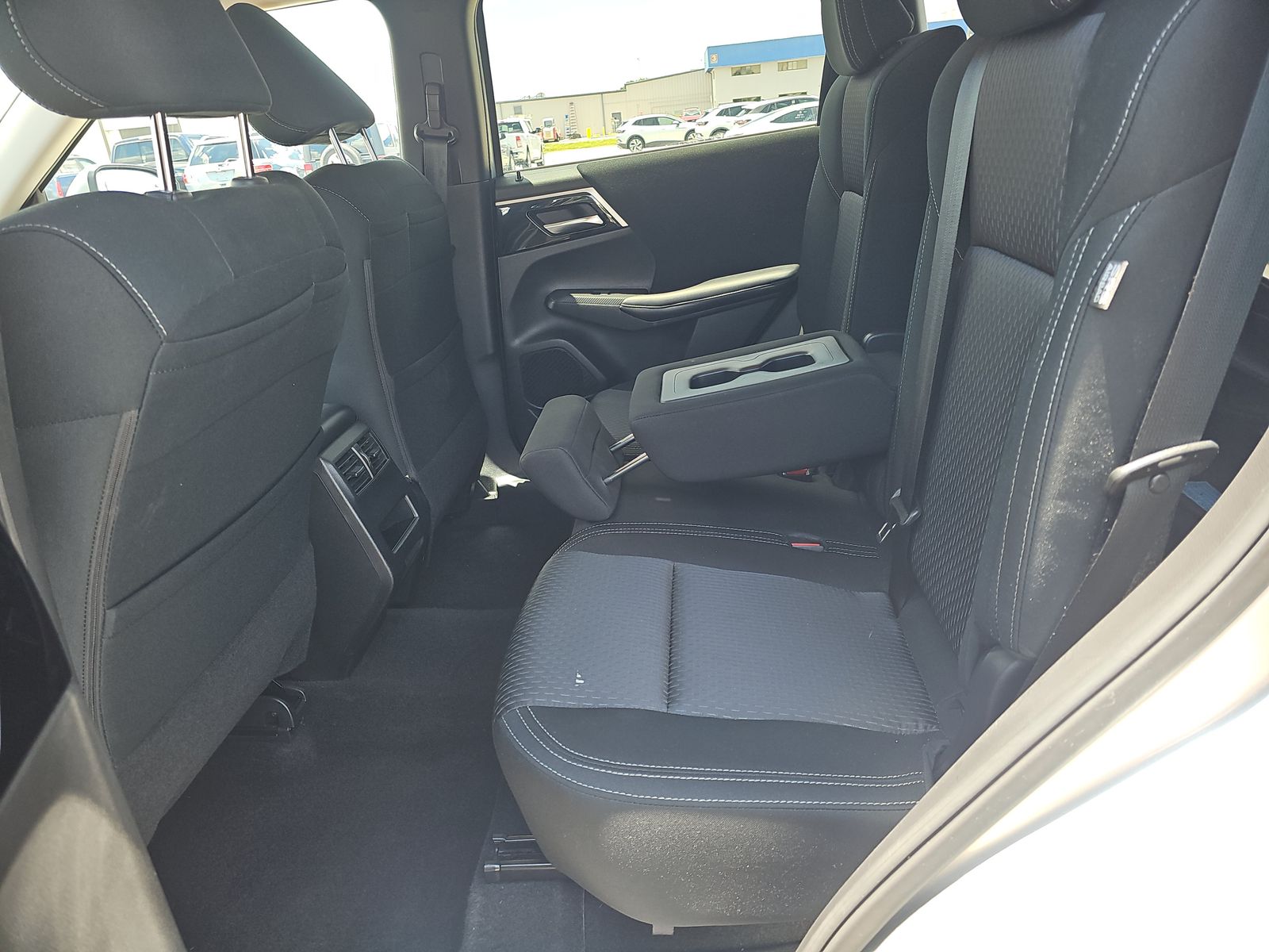 2024 Mitsubishi Outlander ES FWD