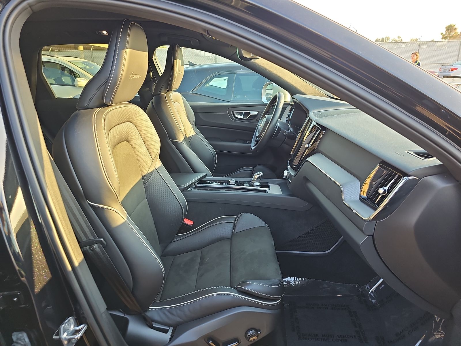 2019 Volvo XC60 Plug-In Hybrid T8 R-Design AWD