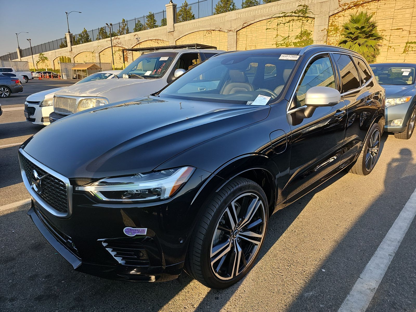 2019 Volvo XC60 Plug-In Hybrid T8 R-Design AWD