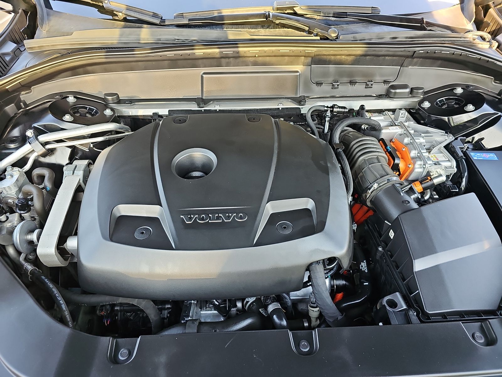 2019 Volvo XC60 Plug-In Hybrid T8 R-Design AWD