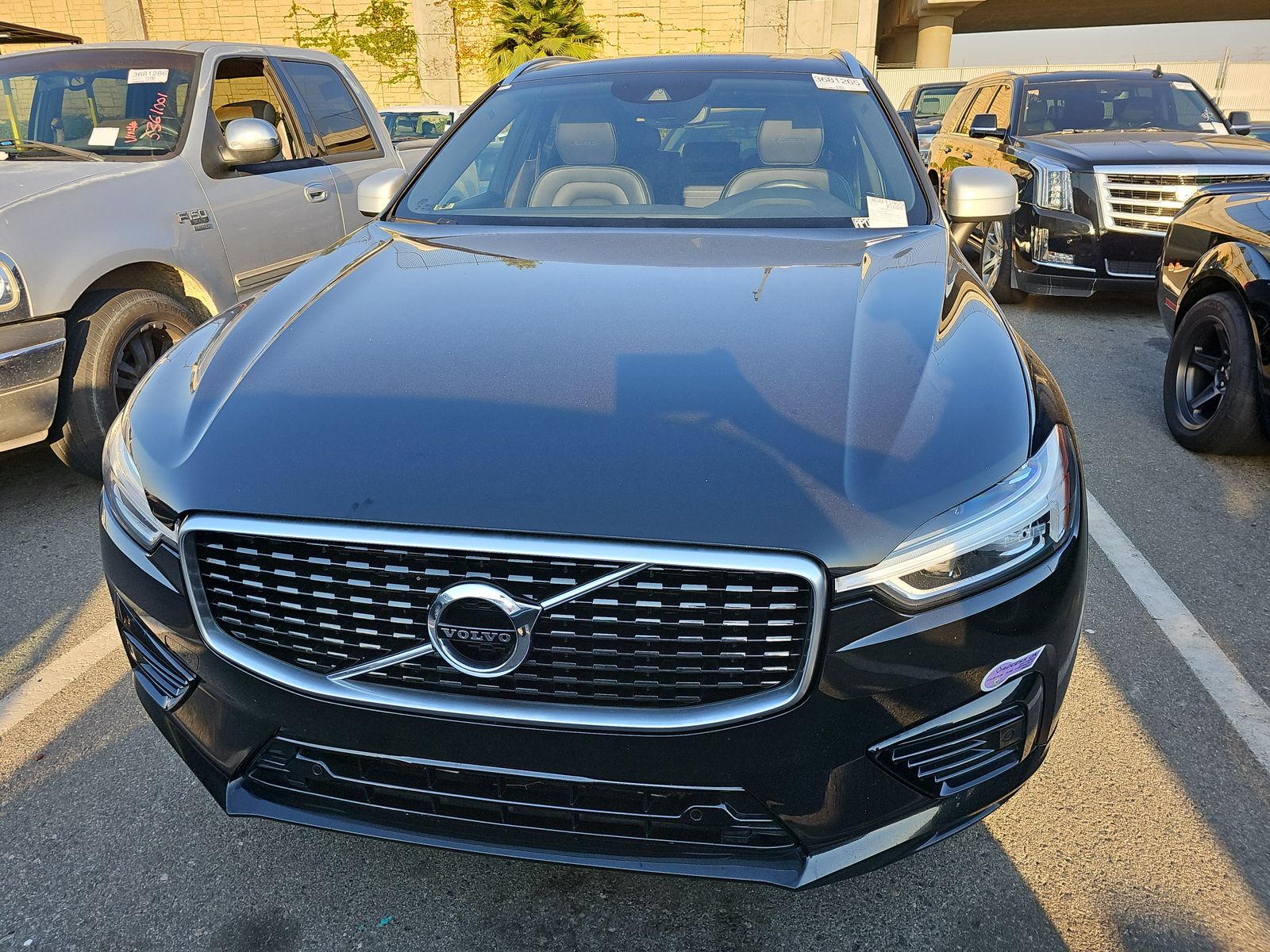 2019 Volvo XC60 Plug-In Hybrid T8 R-Design AWD