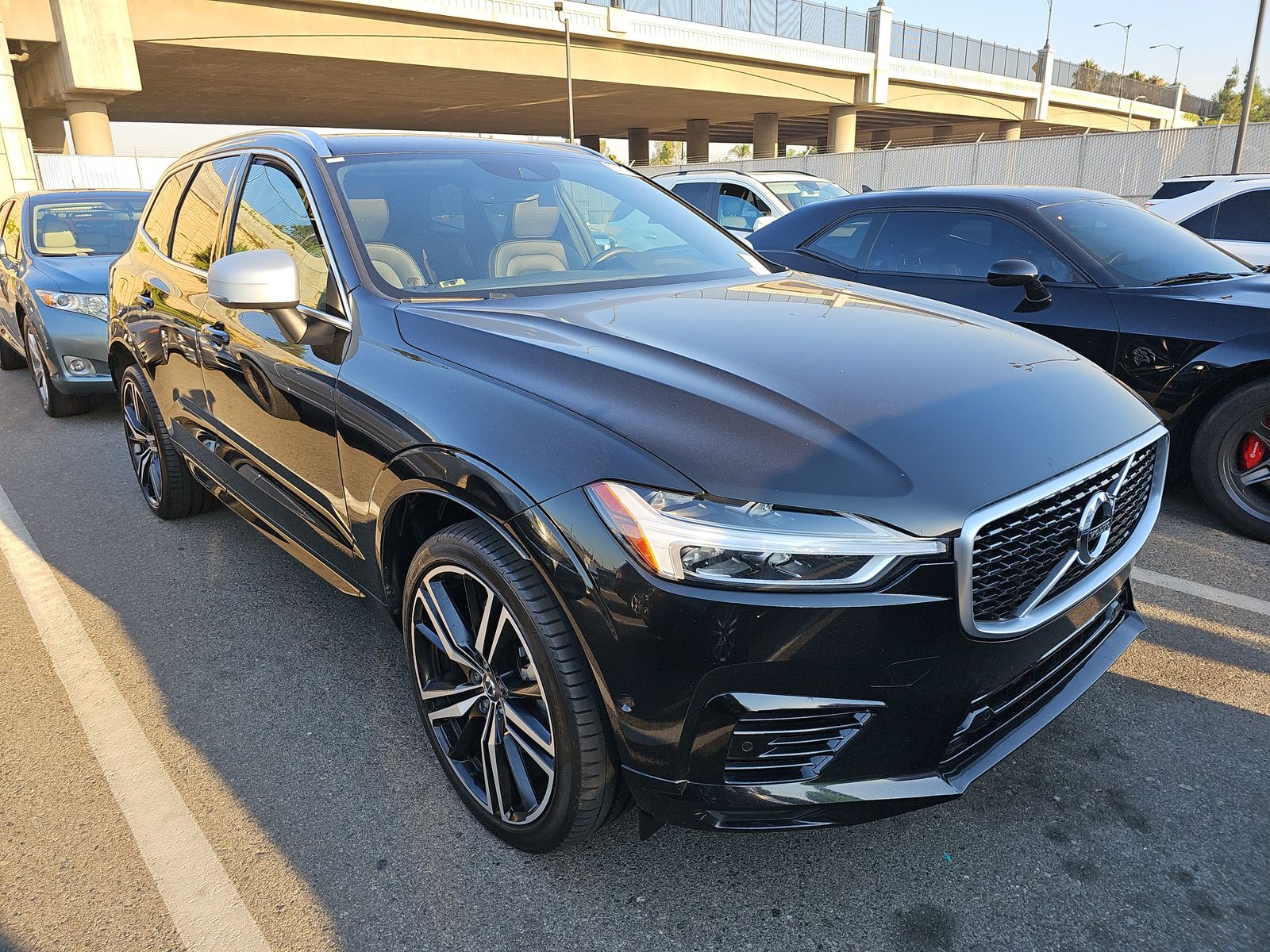 2019 Volvo XC60 Plug-In Hybrid T8 R-Design AWD