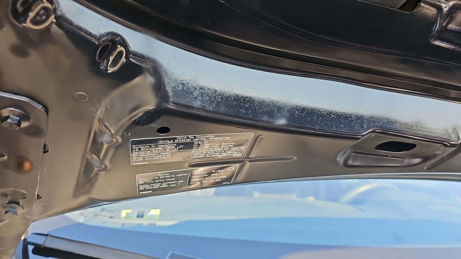 2019 Volvo XC60 Plug-In Hybrid T8 R-Design AWD