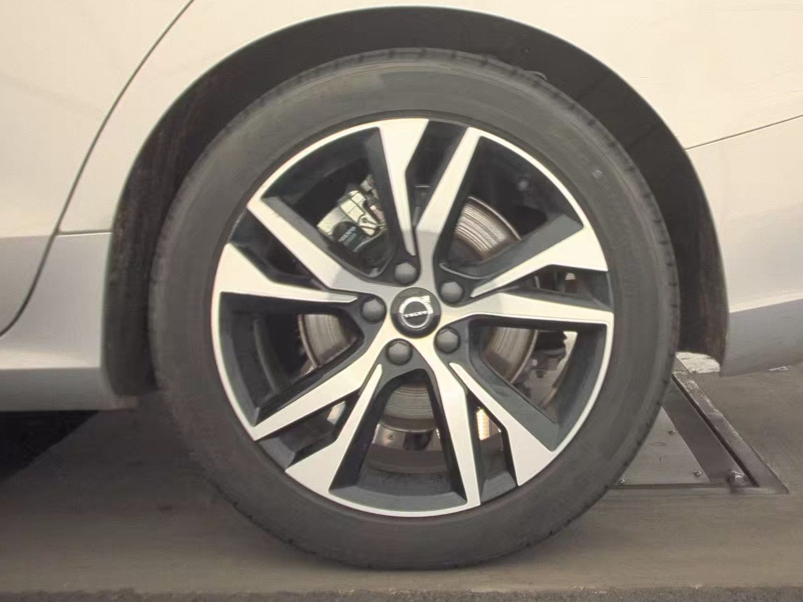 2025 Volvo S60 B5 Core AWD