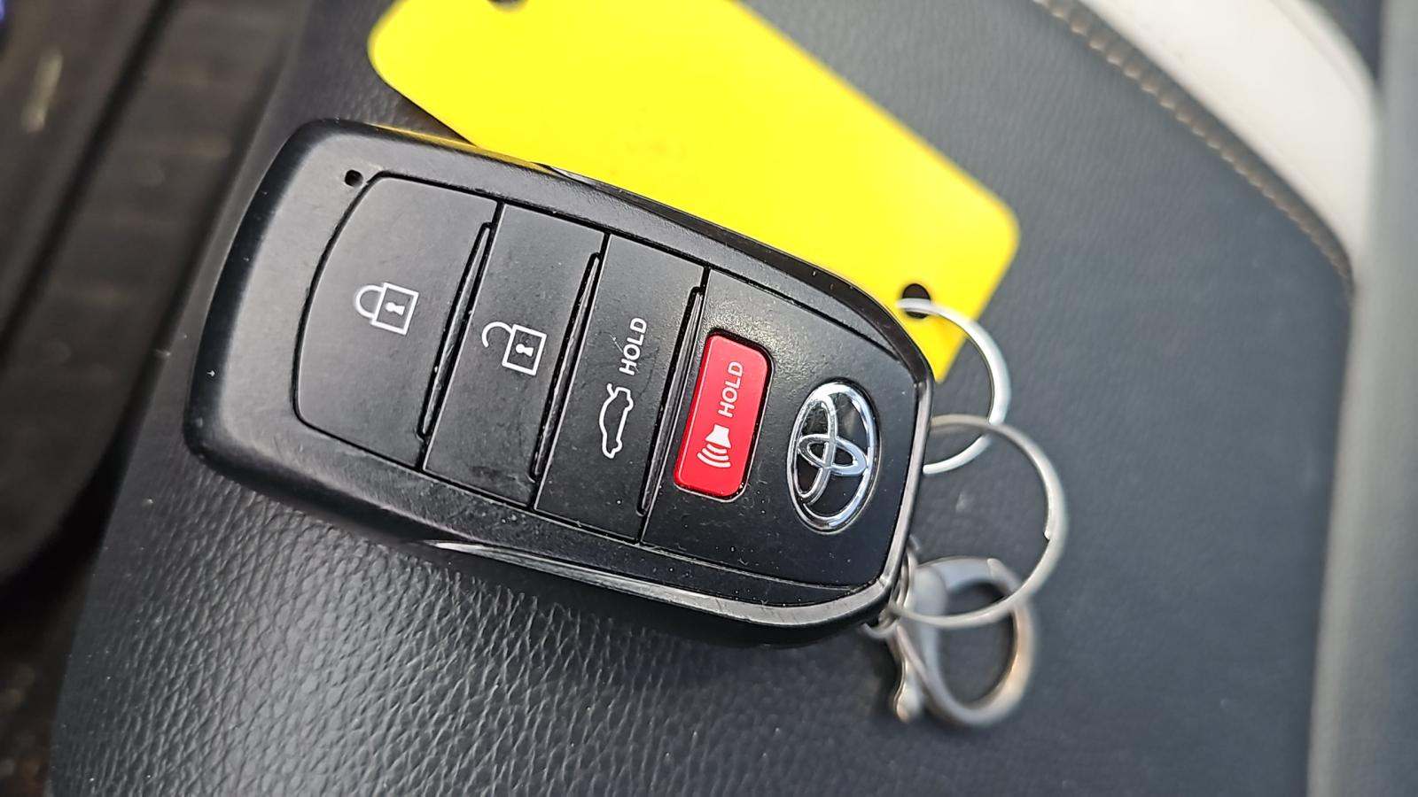 2025 Toyota Camry SE FWD