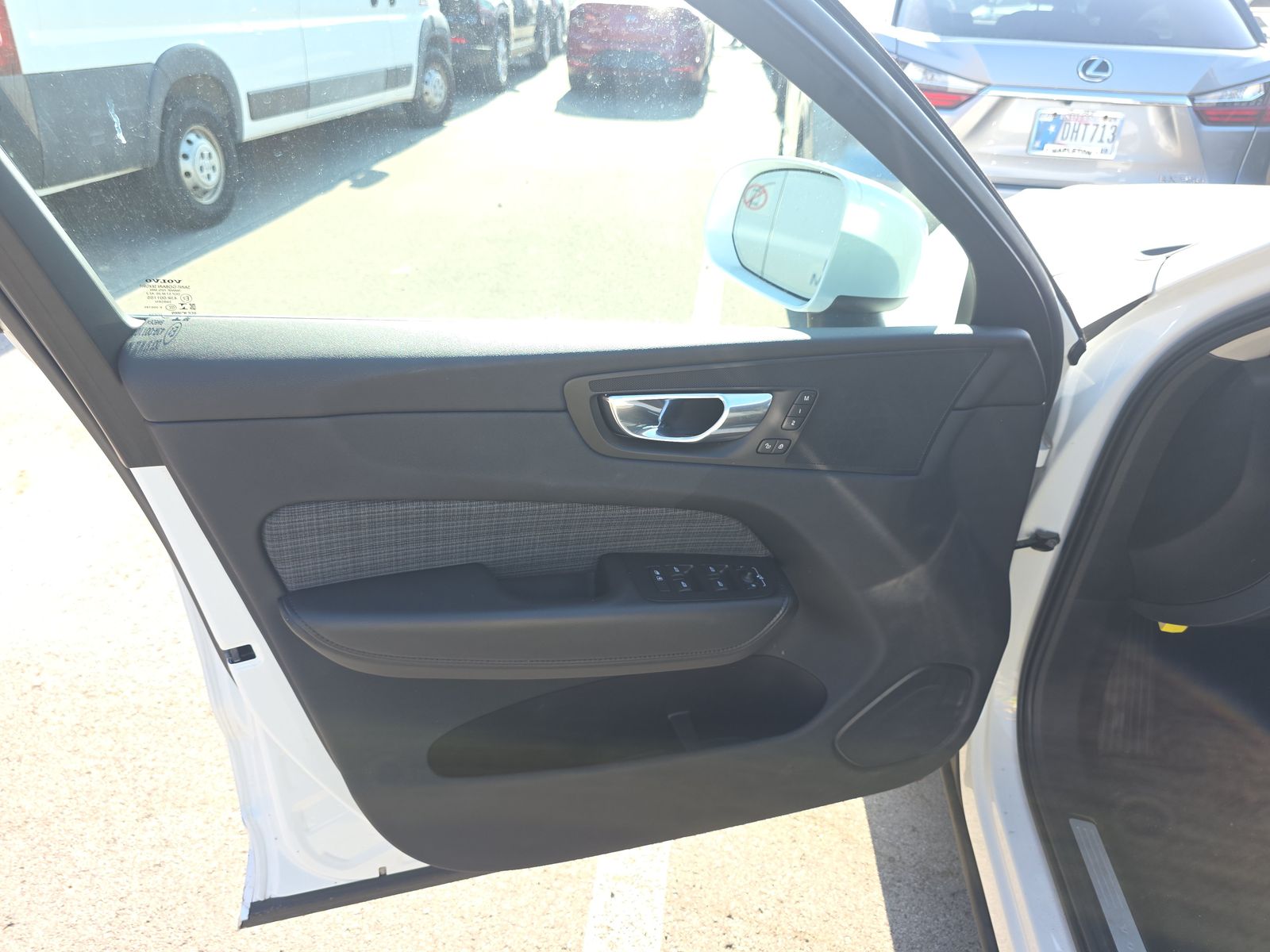 2022 Volvo XC60 B5 Momentum AWD