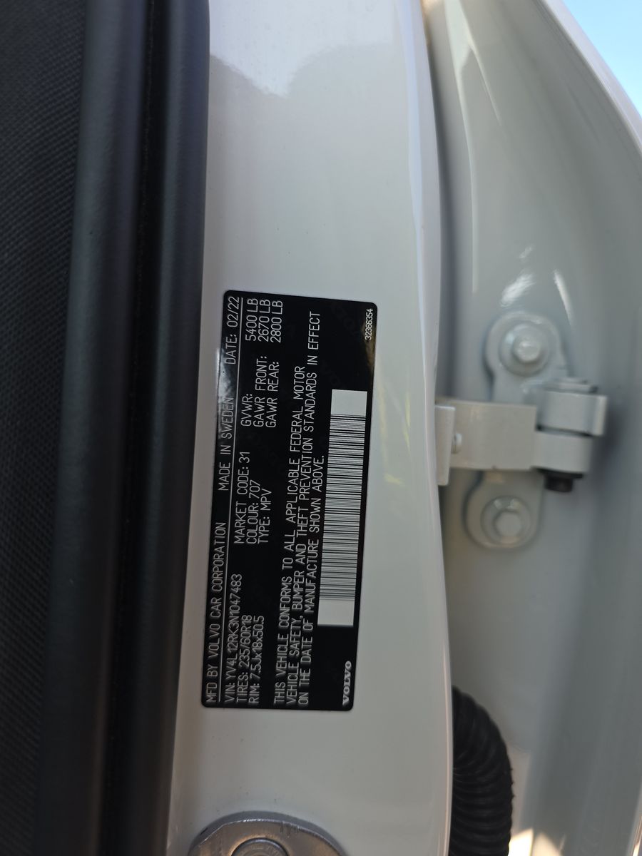2022 Volvo XC60 B5 Momentum AWD