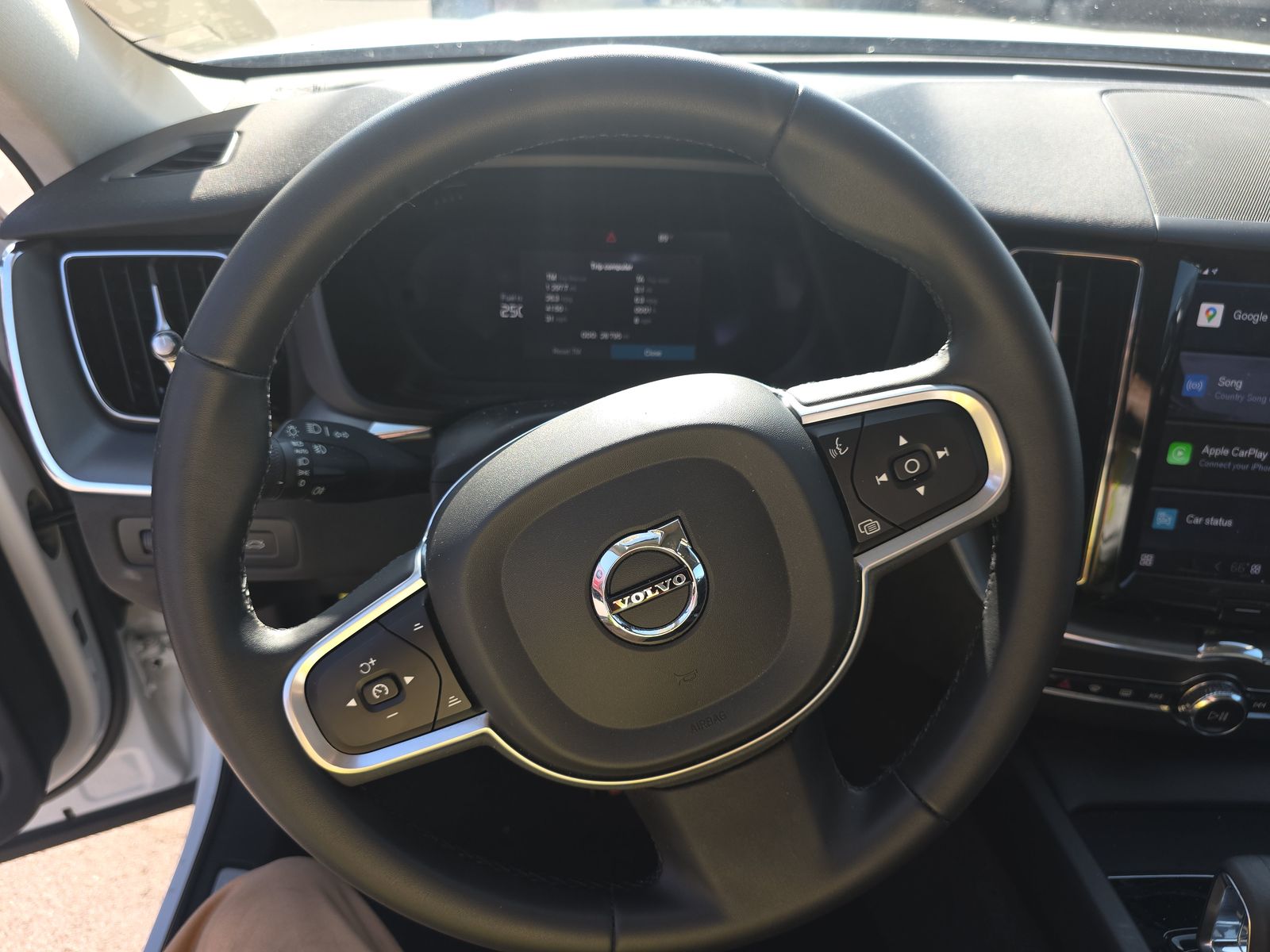 2022 Volvo XC60 B5 Momentum AWD