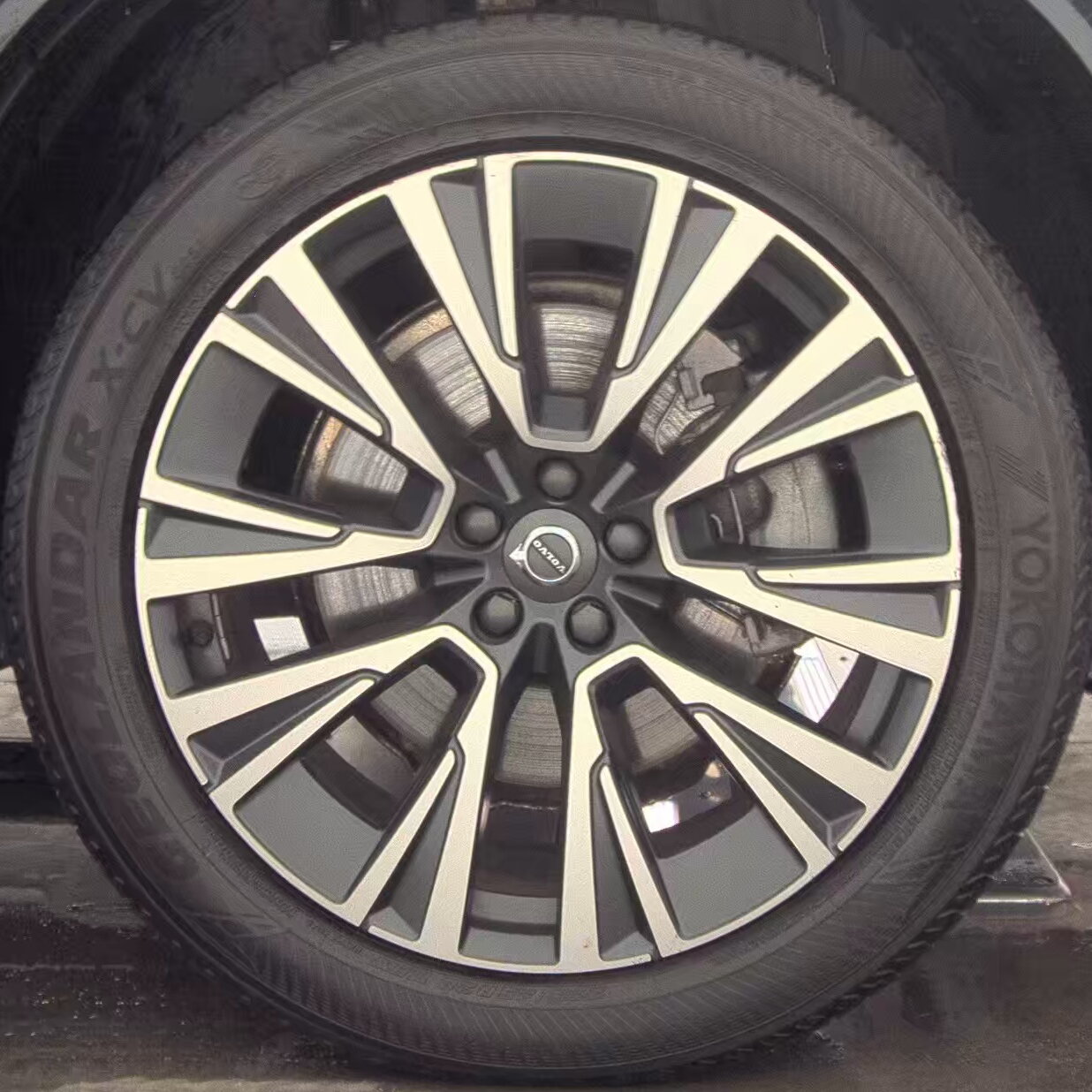 2021 Volvo XC90 T6 Momentum AWD