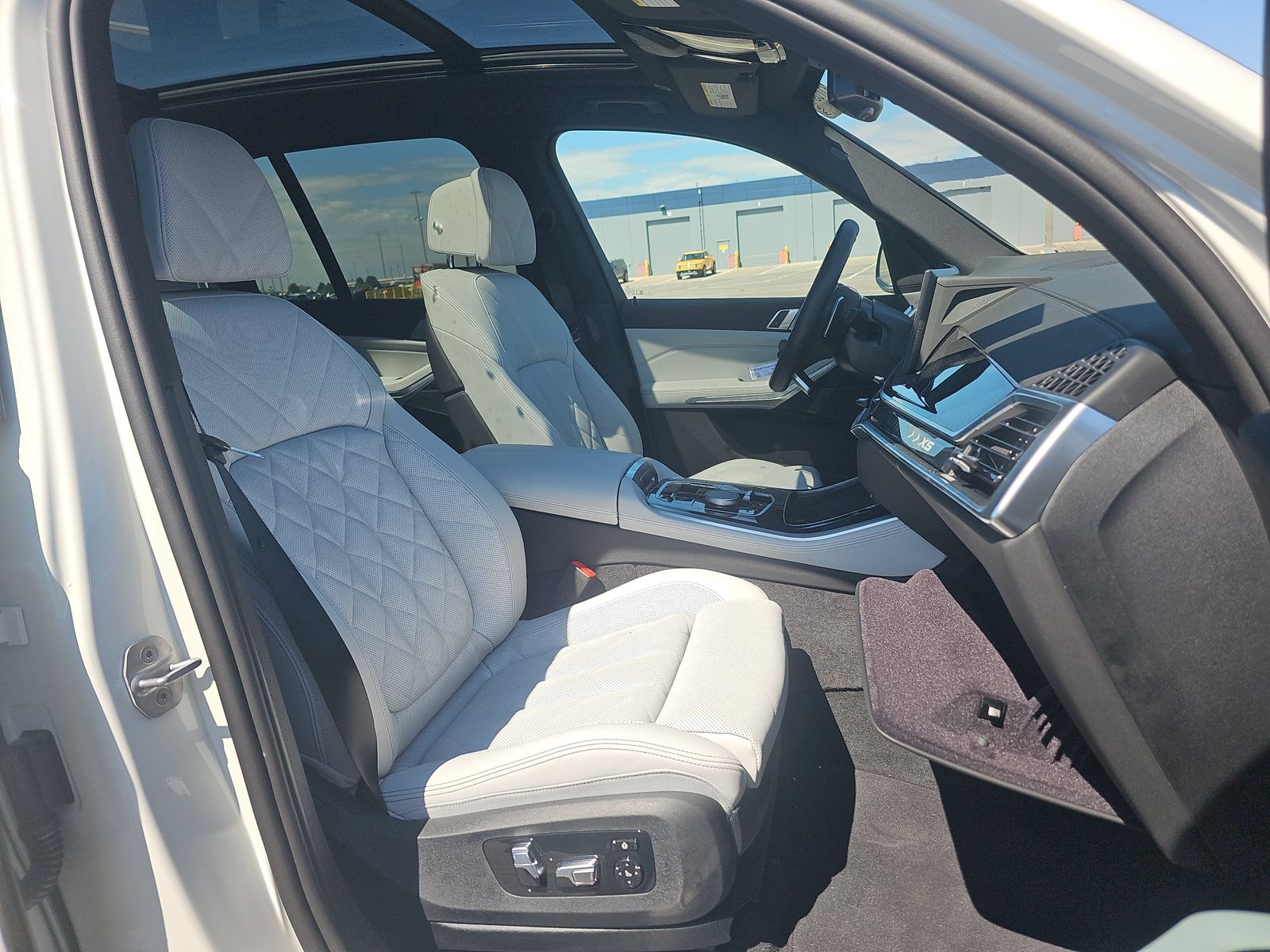 2025 BMW X5 xDrive50e AWD