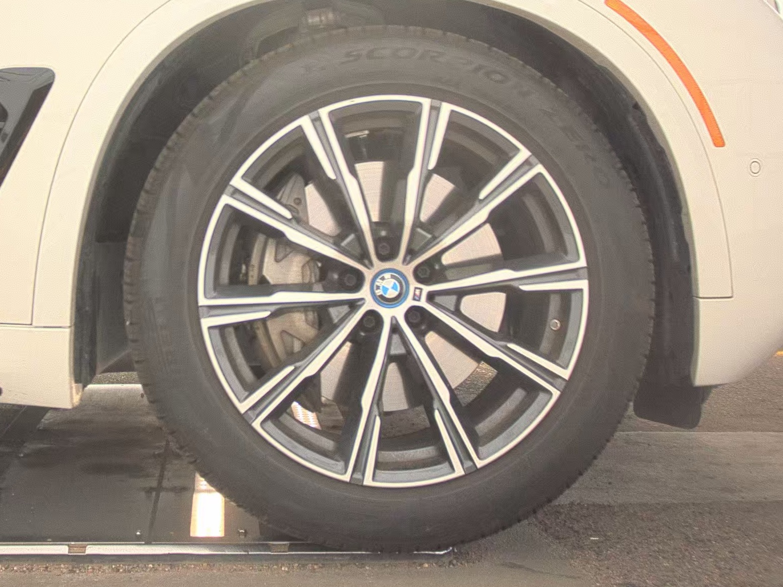 2025 BMW X5 xDrive50e AWD