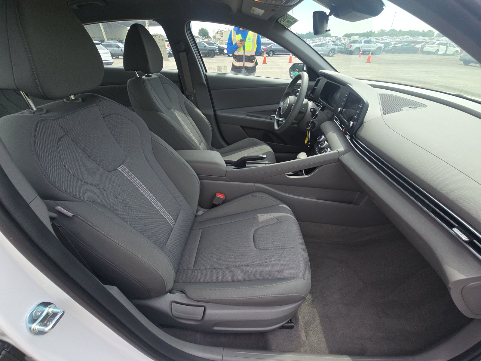 2025 Hyundai Elantra SE FWD