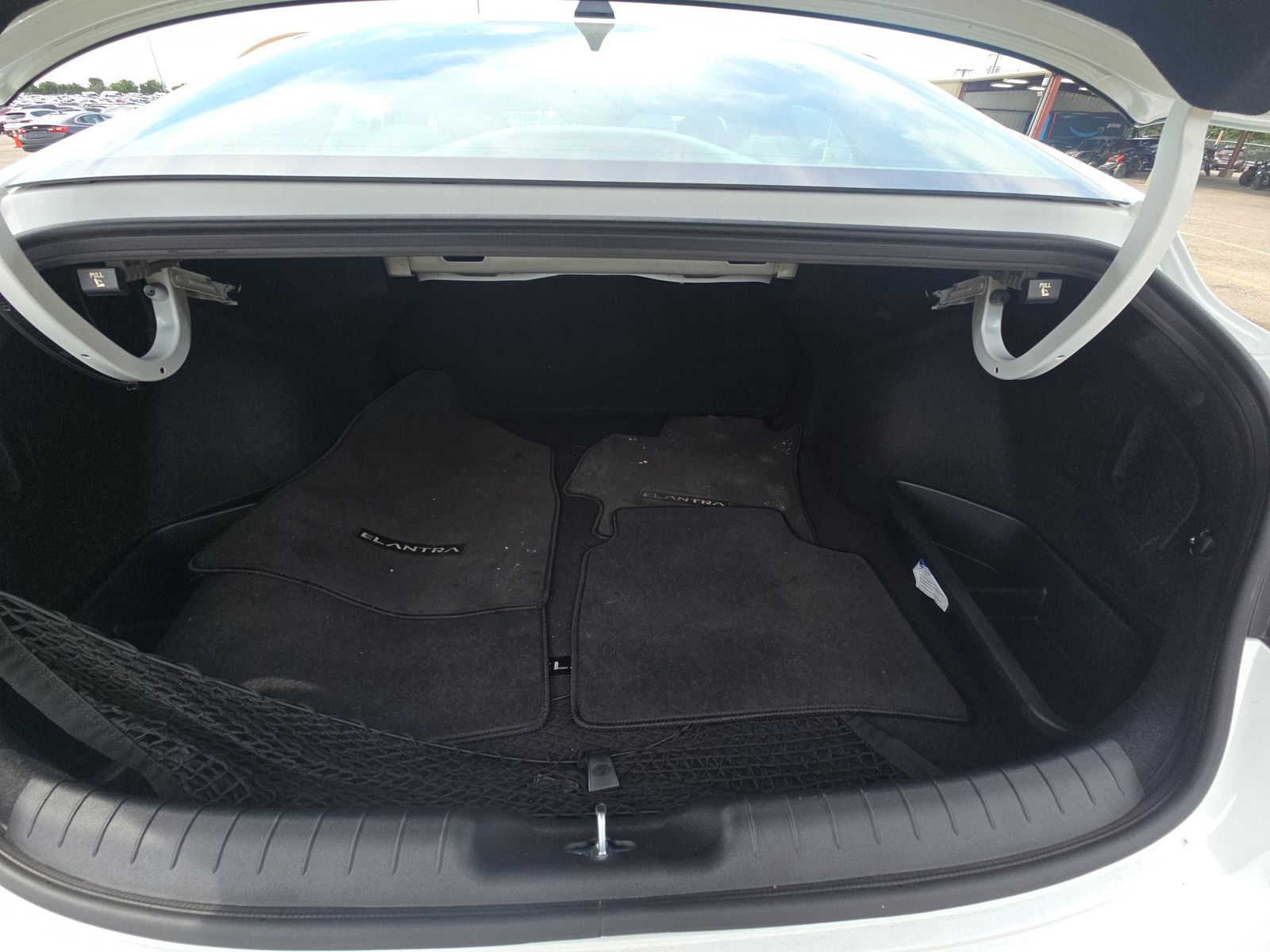 2025 Hyundai Elantra SE FWD