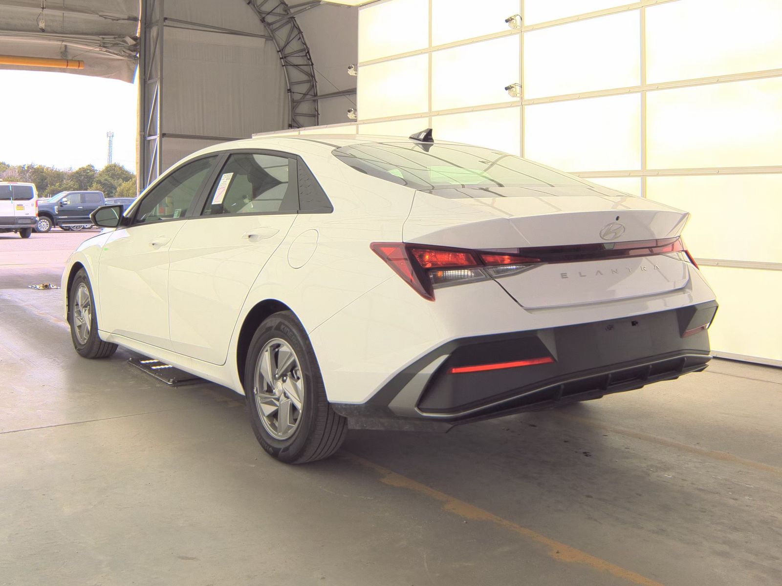 2025 Hyundai Elantra SE FWD