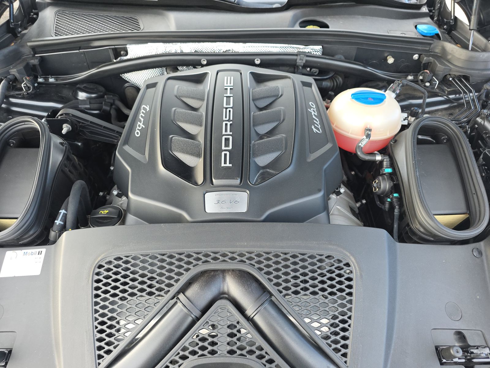 2018 Porsche Macan Turbo AWD